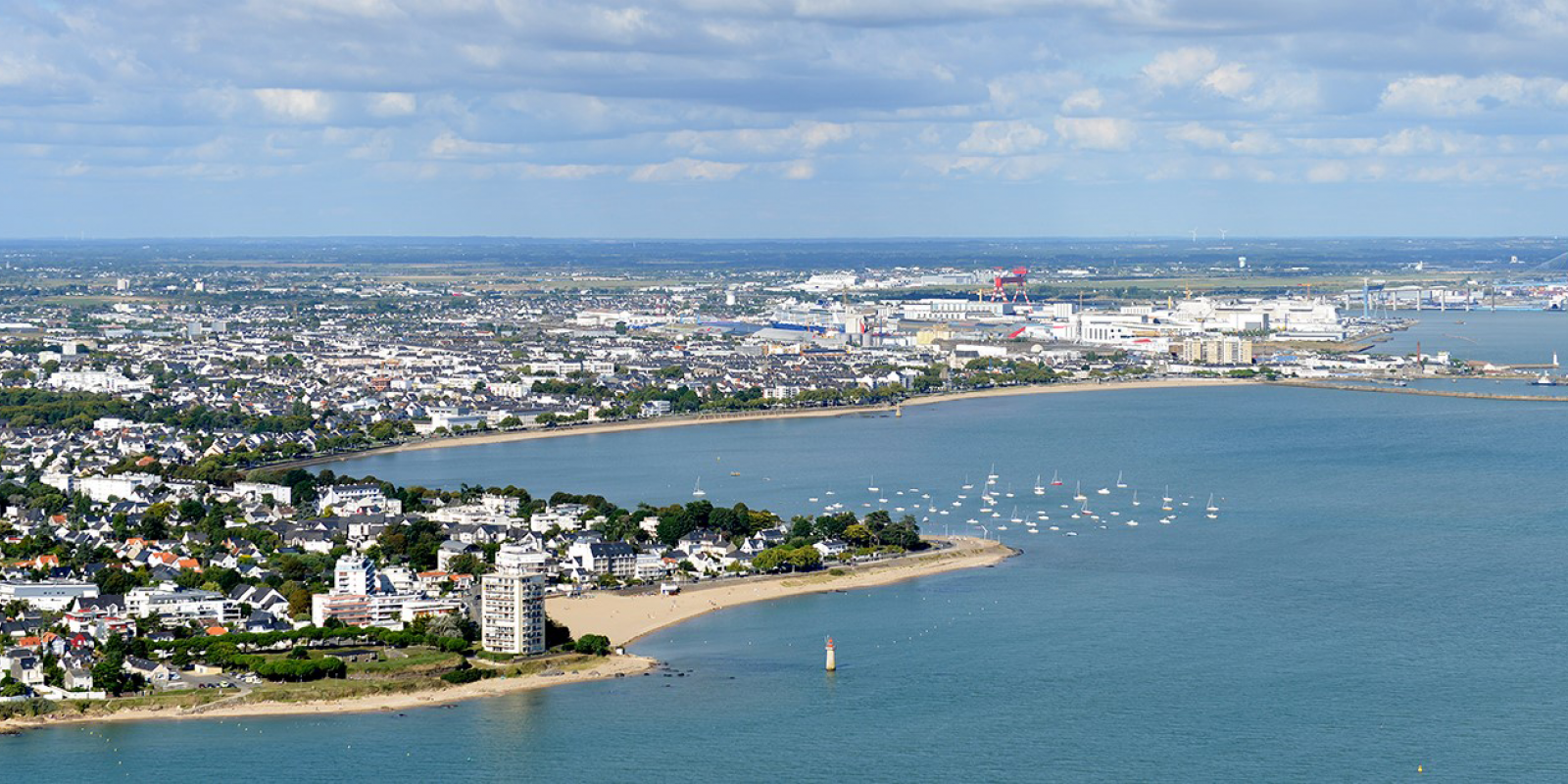 Vue aérienne de la ville de Saint-Nazaire - ©Martin LAUNAY / Ville de Saint-Nazaire